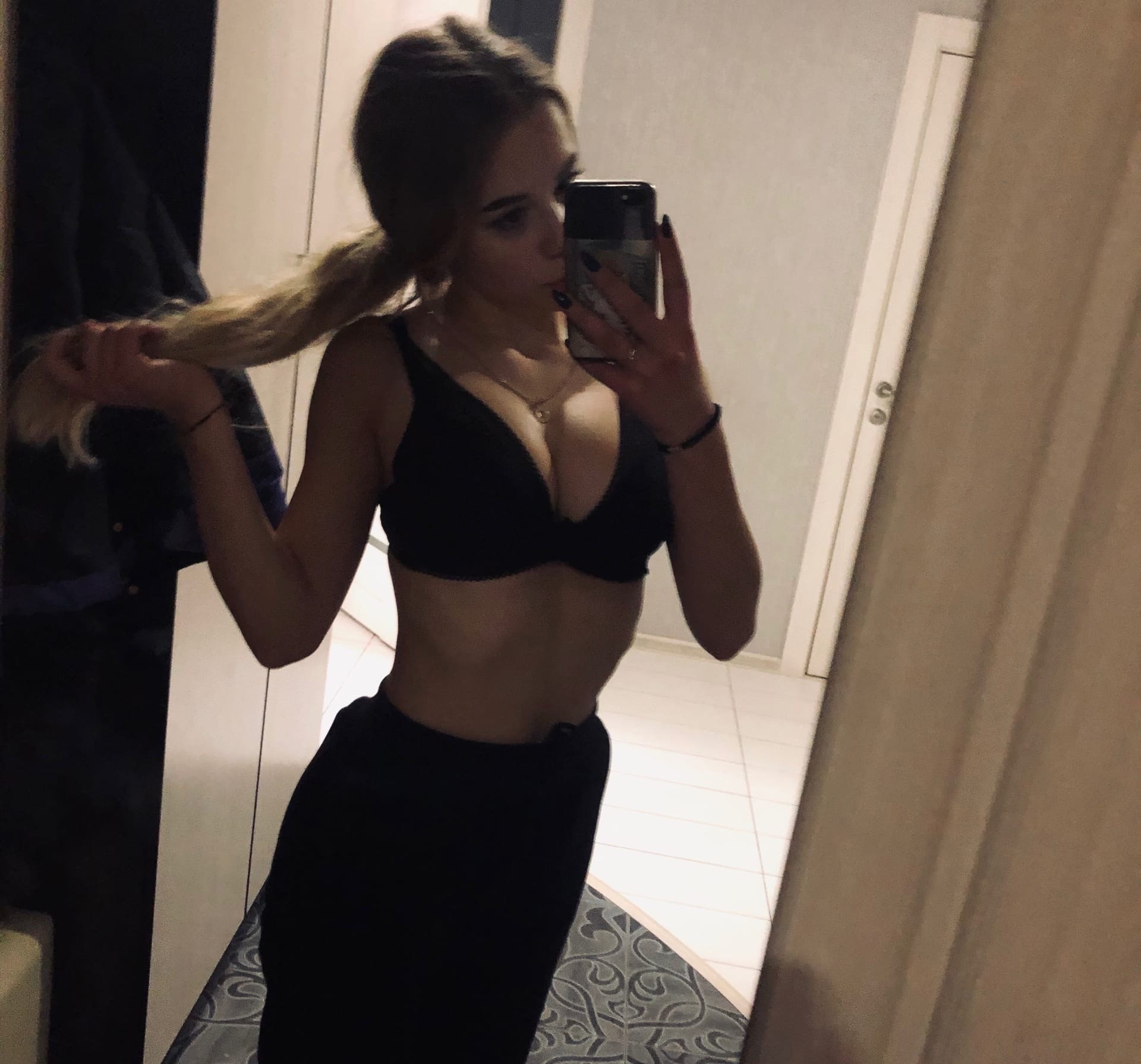 Нинель привлекальеная девушка из Сарова цена от 3000 руб