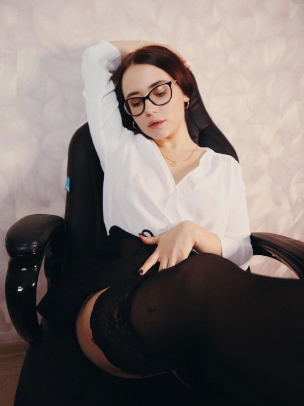 Яночка привлекательная девушка из Сарова цена от 3500 руб