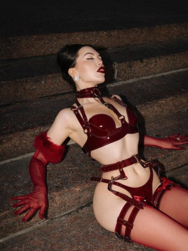 Эммочка привлекательная девушка из Сарова цена от 7000 руб